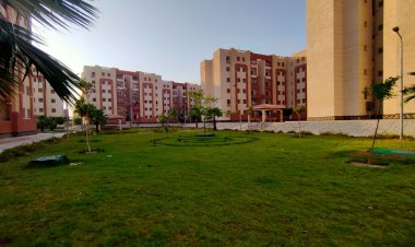 وزير الإسكان يتابع موقف المشروعات السكنية والخدمية بمدينة قنا الجديدة