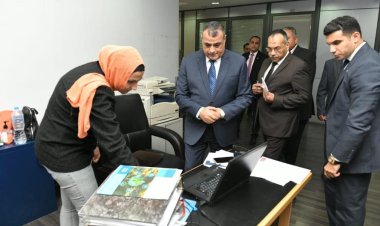 وزير الدولة للإنتاج الحربى يجرى زيارة تفقدية مفاجئة لمركز التميز العلمى والتكنولوجى