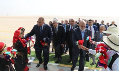 محافظ الوادي الجديد يستقبل وفدا من المحافظين والقيادات التنفيذية السابقين