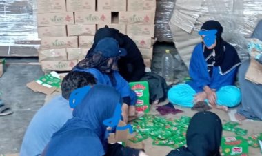 ضبط 37 شيكارة دقيق مدعم و5 طن سكر و355 ألف عبوة صلصة غير صالحة بمخزن يعيد تعبئتها في عبوات جديدة