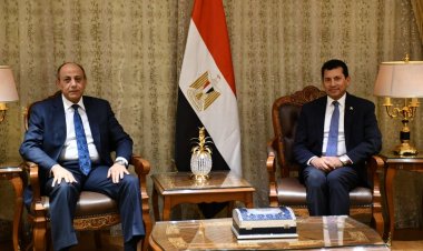 أشرف صبحي يستقبل وزير الطيران بمقر الوزارة في العاصمة الإدارية