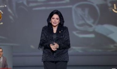 إسعاد يونس فى احتفالية نصر أكتوبر:  والدي طيار حربي لقبته بـ «قمر الزمان»