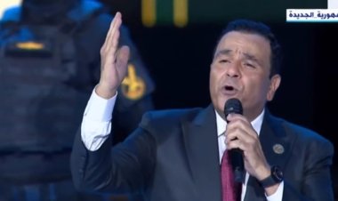 تأثر محمد فؤاد خلال غنائه باحتفالية ذكرى نصر أكتوبر