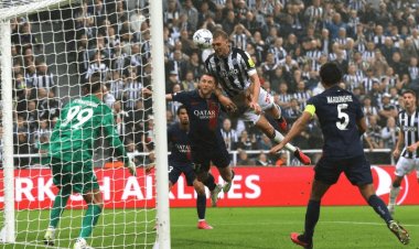 نيوكاسل يفاجئ الجميع ويفوز على باريس برباعية في دوري الأبطال