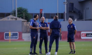 استعدادا للإسماعيلي.. كولر يتابع حالة المصابين مع طبيب الأهلي