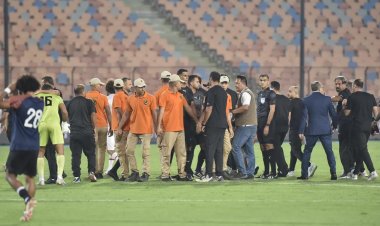 الأمن يشكل دوائر أمنية حول الحكم محمد معروف بمباراة الزمالك والبنك الأهلي