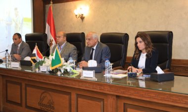 محافظ الجيزة يبحث موقف المعدات الميكانيكية المستخدمة لإدارة الأزمات والطوارئ والكوارث