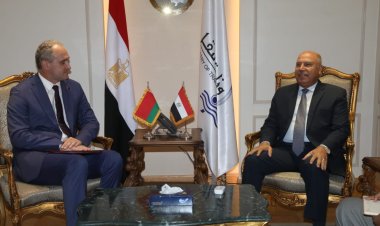 وزير النقل يبحث مع سفير  بيلاروسيا انشاء مصنع لـ الاتوبيسات الكهربائية والشاحنات في مصر
