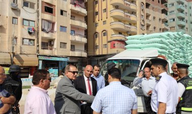 محافظ كفر الشيخ يتفقد الأسواق ومنافذ بيع السلع ويوجه باستمرار الحملات ويضبط سيارة محملة بالدقيق البلدي