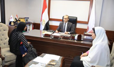 محافظ سوهاج يناقش شكاوى وطلبات المواطنين