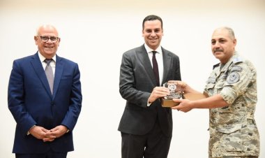 محافظ بورسعيد يشيد بجميع الجهات العسكرية والتنفيذية المشاركة في التجربة  (مصر 9)