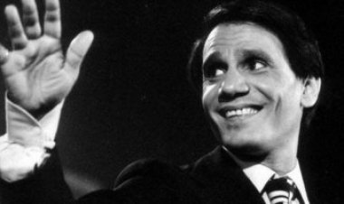 بسبب نزاع فني.. حجب أغاني العندليب عبد الحليم حافظ من «يوتيوب»