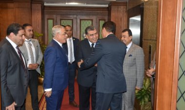 النائب العام يستقبل وزير شئون المجالس النيابية  (صور)