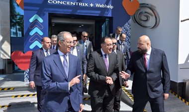 رئيس الوزراء يتفقد مقر شركة «كونسنترنس ويب هيلب» في مصر