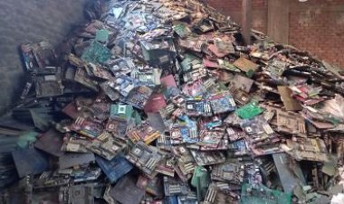 العثور على 34 طن نفايات كيماوية خطرة داخل مصنع بالقليوبية