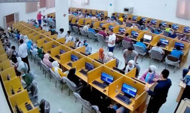 وزير التعليم العالي يستعرض تقريرًا حول جهود التحول الرقمي بالجامعات