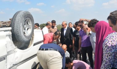 تصادم سيارتين وانقلاب أحداهما أثناء مرور موكب محافظ القليوبية