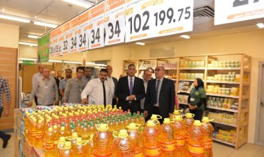 محافظ الدقهلية يتفقد مولات ومحلات للتأكد من تنفيذ مبادرة تخفيض أسعار السلع