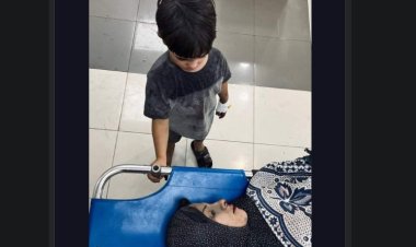 الطفل الفلسطيني مُتوسلاً والدته: «ماما أنا لوحدي رايحة فين؟»