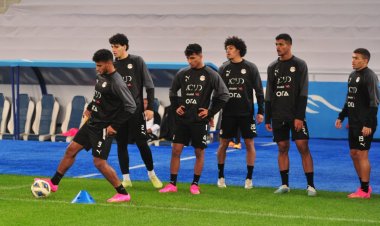 ميكالي وبركات يجتمعان بلاعبي المنتخب الأوليمبي قبل مواجهة أوزبكستان