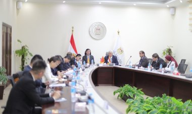 أيمن عاشور يؤكد دعم الشراكة وتبادل الخبرات بين الجامعات المصرية ونظيرتها الصينية