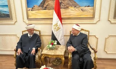 مفتي الجمهورية يستقبل الشيخ عبد اللطيف دريان بمطار القاهرة الدولي