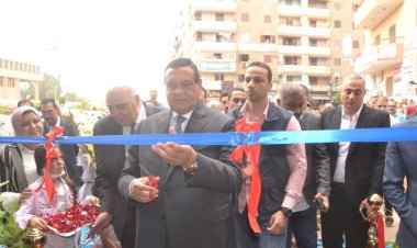 وزير التنمية المحلية ونائب محافظ البحيرة يفتتحان منفذ لبيع السلع بأسعار مخفضة