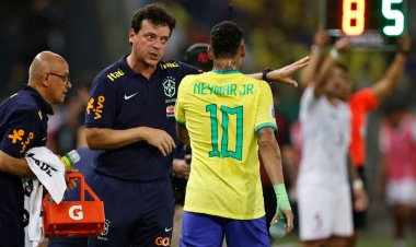 "أحد أعظم اللاعبين في التاريخ".. مدرب البرازيل يدافع عن نيمار