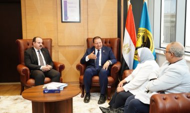 أحمد طه ورئيس قطاع الرعاية الأساسية يبحثان خطة اعتماد وحدات ومراكز طب الأسرة