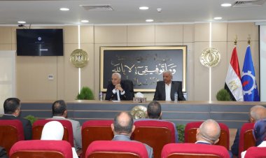 حجازي ومحافظ السويس يجتمعان مع قيادات التربية والتعليم ومديري الإدارات التعليمية بالمحافظة