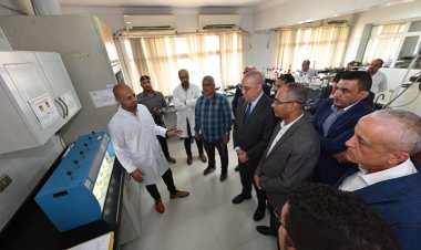وزير الإسكان يتفقد محطة تنقية مياه الشرب بمدينة العبور