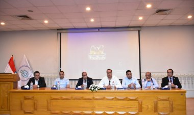 رئيس هيئة الرعاية الصحية يعقد اجتماعًا مع قيادات ومدراء ورؤوساء الأقسام بالمنشآت الصحية