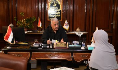 محافظ قنا يواصل استقبال المواطنين بمكتبه لبحث شكواهم