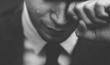 تفسير حلم الميت يبكي