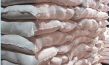العثور على مواد غذائية مجهولة المصدر داخل مصنعين بالمرج والقطامية