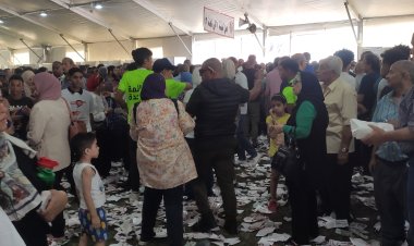 بسبب المخالفات.. طرد أفراد الدعايا من لجان انتخابات الزمالك (صور)