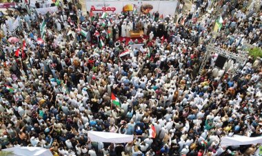 الآلاف يصلون ويتظاهرون في بغداد تنديدا بالقصف الإسرائيلي لغزة