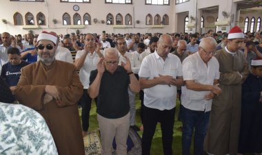 عقب صلاة الجمعة.. محافظ بورسعيد يشارك بصلاة الغائب على أرواح شهداء غزة