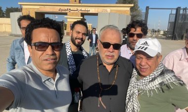 أشرف زكي وسامح حسين ومحمد محمود يصلون معبر رفح لدعم أهل غزة