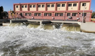 وزير الري يتابع إجراءات الإستلام النهائى لمحطة المراشدة الجديدة بمحافظة قنا