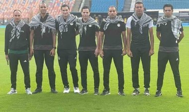 طاقم حكام مباراة الزمالك وسموحة يدعم غزة بالوشاح الفلسطيني