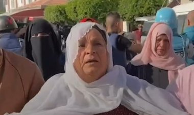 مسنة فلسطينية تحتفل باستشهاد نجلها وأحفادها بالزغاريد