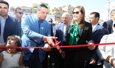 وزراء التنمية والتخطيط والإسكان ومحافظ السويس يفتتحون منفذ بيع السلع الغذائية بحي الأربعين