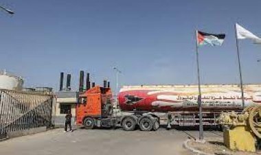 مسؤول: أولى الشاحنات المحّملة بالوقود تدخل قطاع غزة