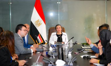 وزيرة البيئة تبحث مع "تتراباك" و"يونيبورد" تطورات إعادة تدوير عبوات الكرتون