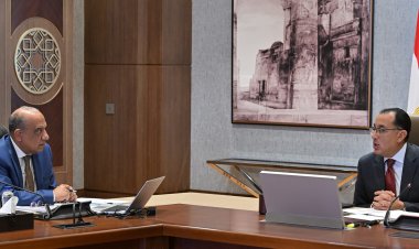 «مدبولي» يتابع عددا من ملفات العمل مع وزير قطاع الأعمال