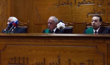 السجن المشدد 6 سنوات للمتهمين بسرقة سيدة وزوجها وحيازة سلاح ناري بالتجمع