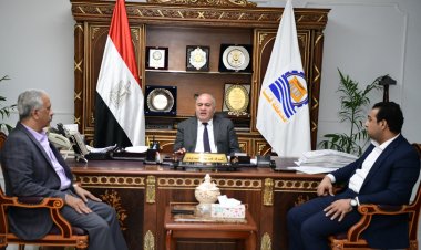 محافظ قنا يناقش الموقف التنفيذي لتطوير المنطقة الحرفية بالصالحية