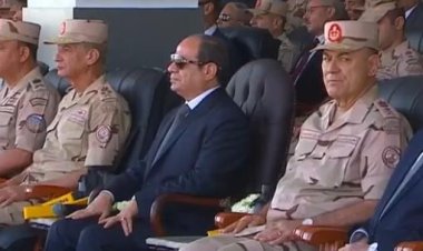 الرئيس السيسي يشهد اصطفاف «تفتيش حرب» الفرقة الرابعة المدرعة في السويس
