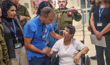 نجل الأسيرة الإسرائيلية: والدتى عبرت عن رأيها الخاص بكل حرية